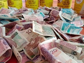 "Dobre uczynki to niewidzialne zawiasy we wrotach nieba" Wiktor Hugo - zdjęcie1