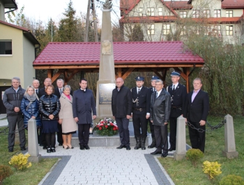 Obchody w Gminie Gilowice z okazji Święta Odzyskania Niepodległości przez Polskę połączone z wspomnieniami "DROGI DO WOLNOŚCI" Stanisława Pyjasa w Jego 45. rocznicę śmierci. - zdjęcie5