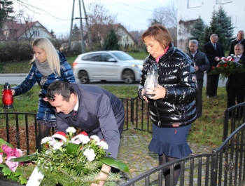 Obchody w Gminie Gilowice z okazji Święta Odzyskania Niepodległości przez Polskę połączone z wspomnieniami "DROGI DO WOLNOŚCI" Stanisława Pyjasa w Jego 45. rocznicę śmierci. - zdjęcie2