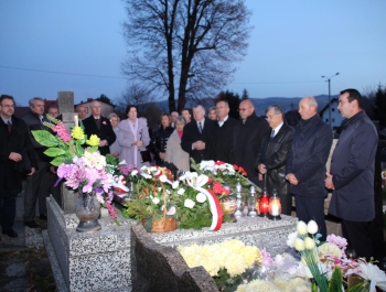 Obchody w Gminie Gilowice z okazji Święta Odzyskania Niepodległości przez Polskę połączone z wspomnieniami "DROGI DO WOLNOŚCI" Stanisława Pyjasa w Jego 45. rocznicę śmierci. - zdjęcie3