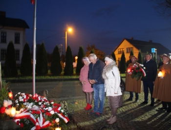 Obchody w Gminie Gilowice z okazji Święta Odzyskania Niepodległości przez Polskę połączone z wspomnieniami "DROGI DO WOLNOŚCI" Stanisława Pyjasa w Jego 45. rocznicę śmierci. - zdjęcie9