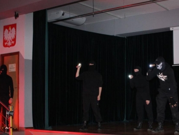 Obchody w Gminie Gilowice z okazji Święta Odzyskania Niepodległości przez Polskę połączone z wspomnieniami "DROGI DO WOLNOŚCI" Stanisława Pyjasa w Jego 45. rocznicę śmierci. - zdjęcie16