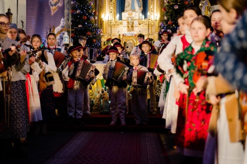 KONCERT PODOPIECZNYCH FUNDACJI BRACI GOLEC W GILOWICACH