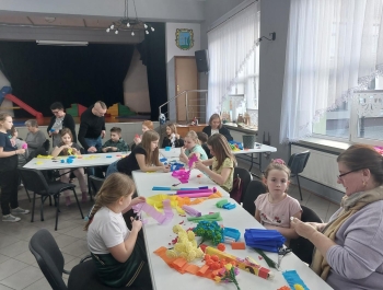 WARSZTATY TWORZENBIA BIBUŁKOWYCH KWIATÓW NA TRADYCYJNE PALMY WIELKANOCNE - zdjęcie12