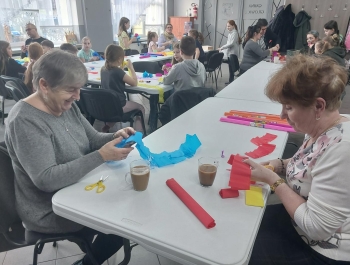 WARSZTATY TWORZENBIA BIBUŁKOWYCH KWIATÓW NA TRADYCYJNE PALMY WIELKANOCNE - zdjęcie9