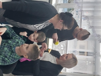 WARSZTATY TWORZENBIA BIBUŁKOWYCH KWIATÓW NA TRADYCYJNE PALMY WIELKANOCNE - zdjęcie7