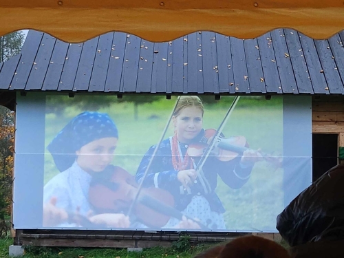 Występ Regionalnego Zespołu DOLANIE oraz kapeli Gilowski Tryton w Parku Etnograficznym w Ślemieniu