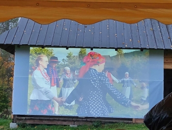 Występ Regionalnego Zespołu DOLANIE oraz kapeli Gilowski Tryton w Parku Etnograficznym w Ślemieniu - zdjęcie1