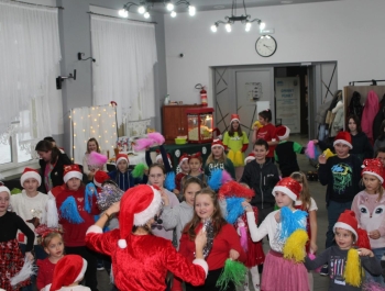 Cudowny czas mikołajkowych zabaw dla dzieci z gminy Gilowice. - zdjęcie13