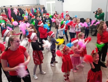 Cudowny czas mikołajkowych zabaw dla dzieci z gminy Gilowice. - zdjęcie8