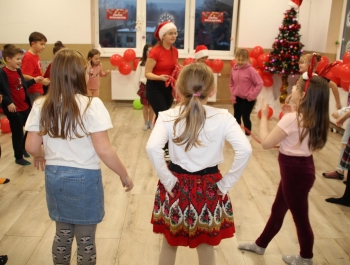 Cudowny czas mikołajkowych zabaw dla dzieci z gminy Gilowice. - zdjęcie20