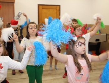 Cudowny czas mikołajkowych zabaw dla dzieci z gminy Gilowice. - zdjęcie19