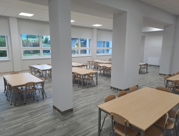 Małymi krokami zbliżamy się do zakończenia wspaniałej inwestycji, jaką jest przebudowa pomieszczeń Zespołu Szkół w Gilowicach. - zdjęcie2