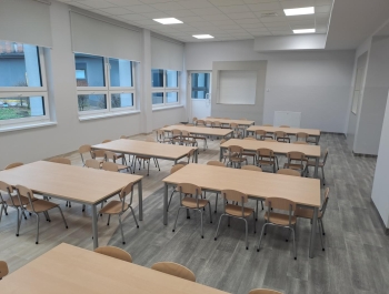 Małymi krokami zbliżamy się do zakończenia wspaniałej inwestycji, jaką jest przebudowa pomieszczeń Zespołu Szkół w Gilowicach. - zdjęcie4