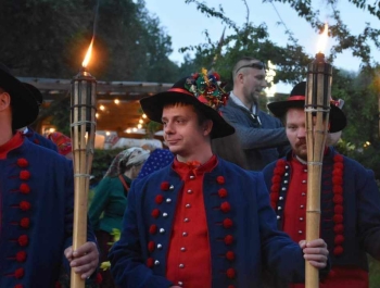 W ramach Dni Żywca 2024 podczas Nocy Świętojańskiej wystąpił Regionalny Zespół "Dolanie" oraz Kapela "Gilowski Tryton"                  z Gilowic. - zdjęcie1