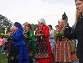 W ramach Dni Żywca 2024 podczas Nocy Świętojańskiej wystąpił Regionalny Zespół "Dolanie" oraz Kapela "Gilowski Tryton"                  z Gilowic. - zdjęcie3