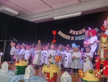 Dzień Babci i Dziadka - przedstawienie przedszkolaków z AKUKU - zdjęcie2