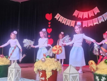 Dzień Babci i Dziadka - przedstawienie przedszkolaków z AKUKU - zdjęcie8