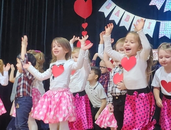 Dzień Babci i Dziadka - przedstawienie przedszkolaków z AKUKU - zdjęcie14