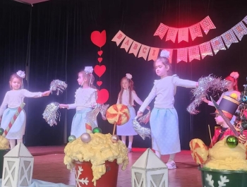 Dzień Babci i Dziadka - przedstawienie przedszkolaków z AKUKU - zdjęcie16