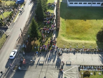 Próbna ewakuacja w Zespole Szkół w Gilowicach – lekcja bezpieczeństwa w praktyce - zdjęcie1